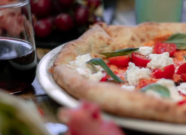 An authentic Neapolitan pizza at Dantes Pizzeria